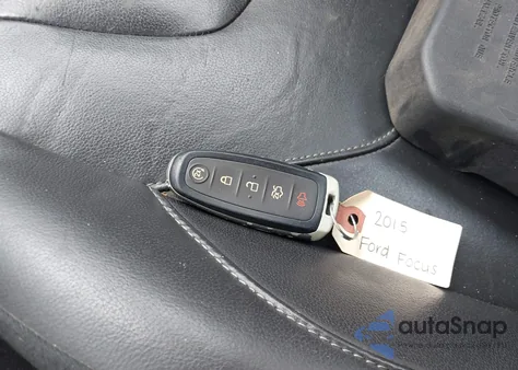 2015 Ford Focus Titanium z USA, uszkodzony, nr VIN 1FADP3N21FL238865